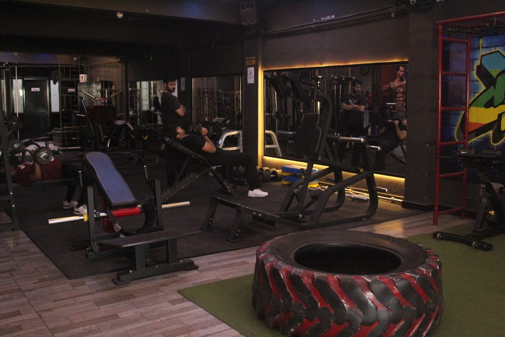 Spacious and modern gym floor at Muscle Master Unisex Gym in Ashiyana, Lucknow