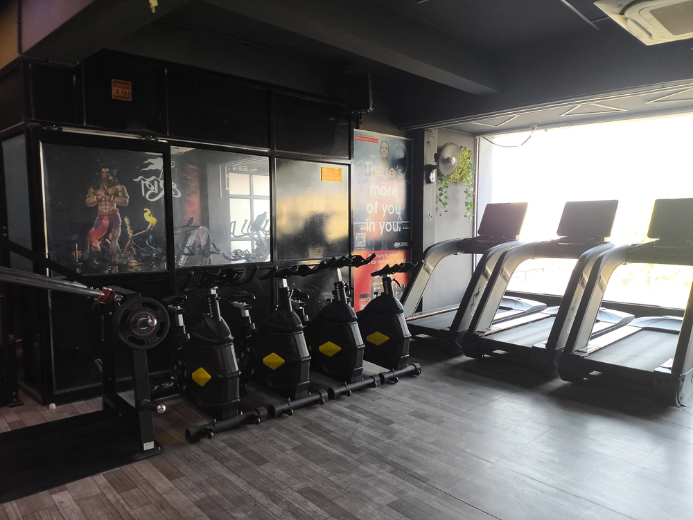 State-of-the-art treadmills and cardio equipment at Muscle Master Gym Lucknow